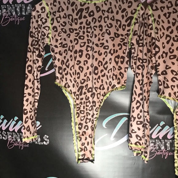 Cheetah print bodysuit - Picture 2 of 9